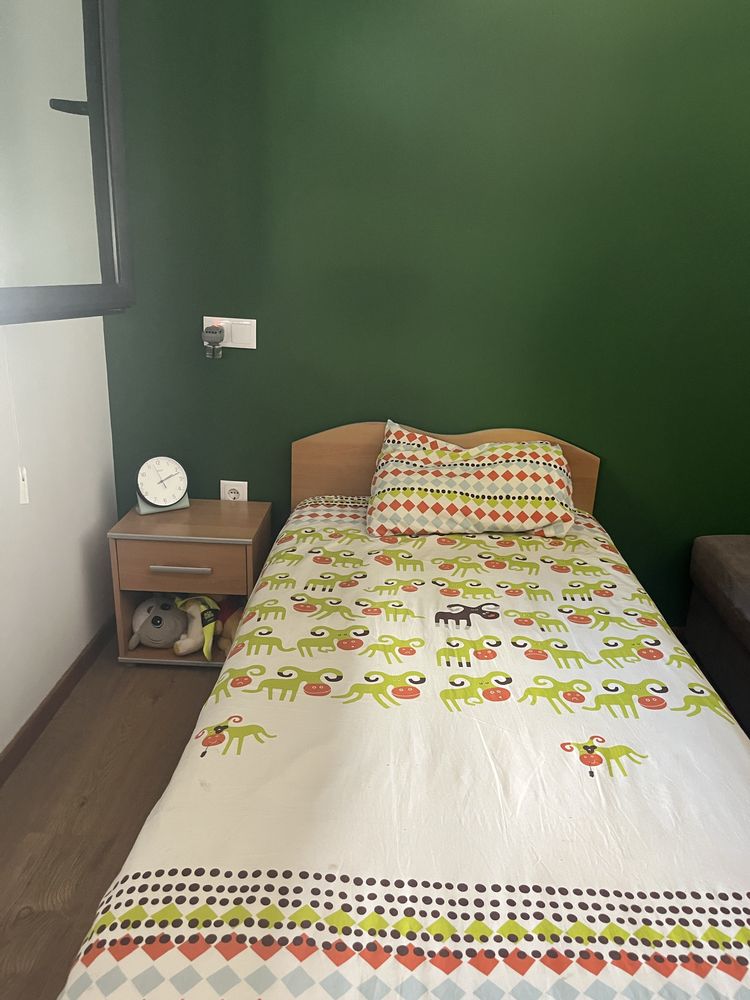 Vende-se comoda ,mesinha e cama de solteiro