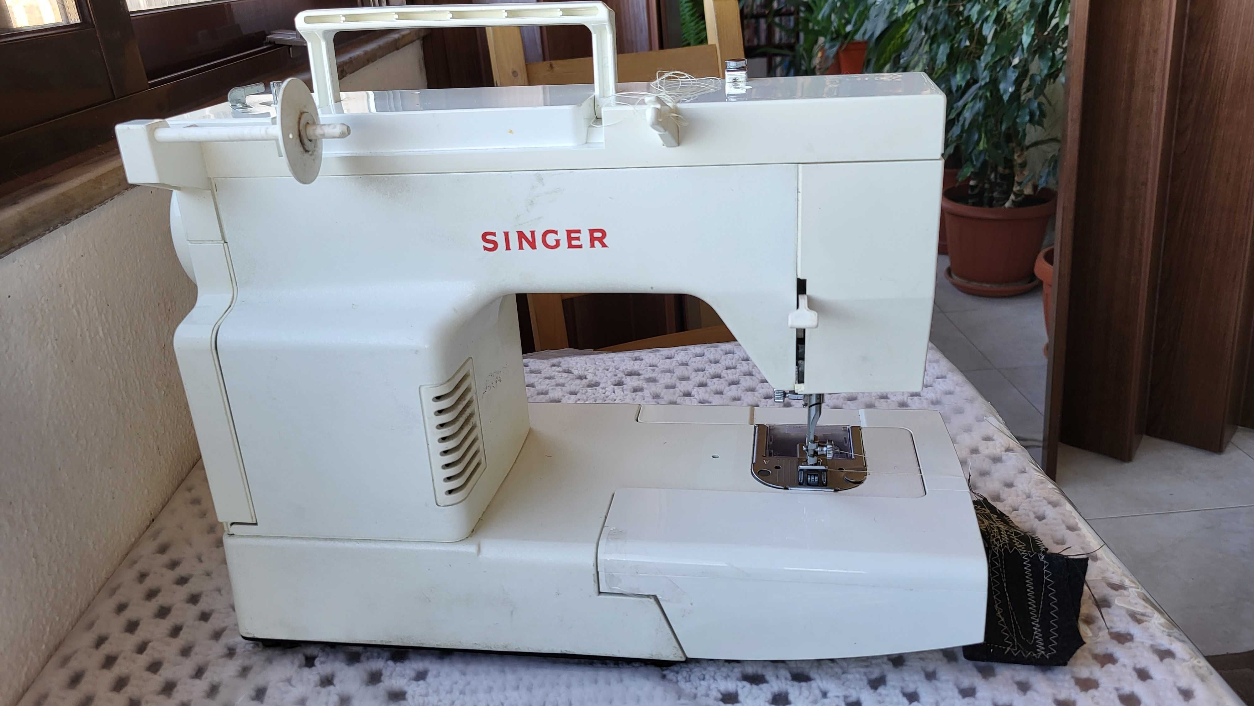Vendo Máquina de Costura Singer 2808C totalmente revista