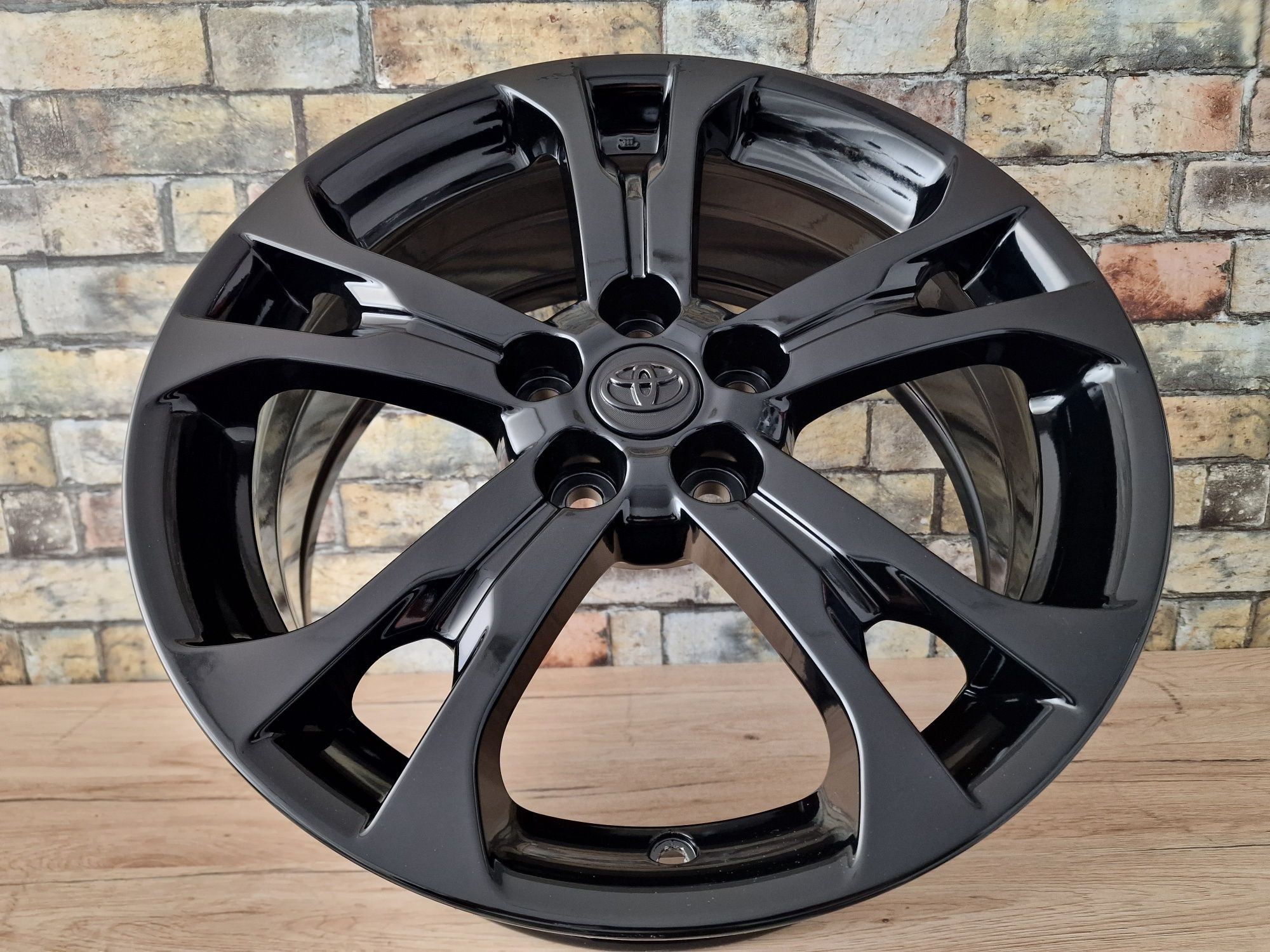 Felgi 18' 5x114.3 TOYOTA Auris RAV-4 Mirai Corolla C-HR Avensis