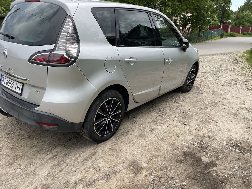 Автомобіль Renault Scenic