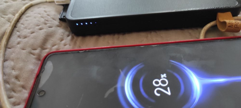 Power bank solarny 4 panele