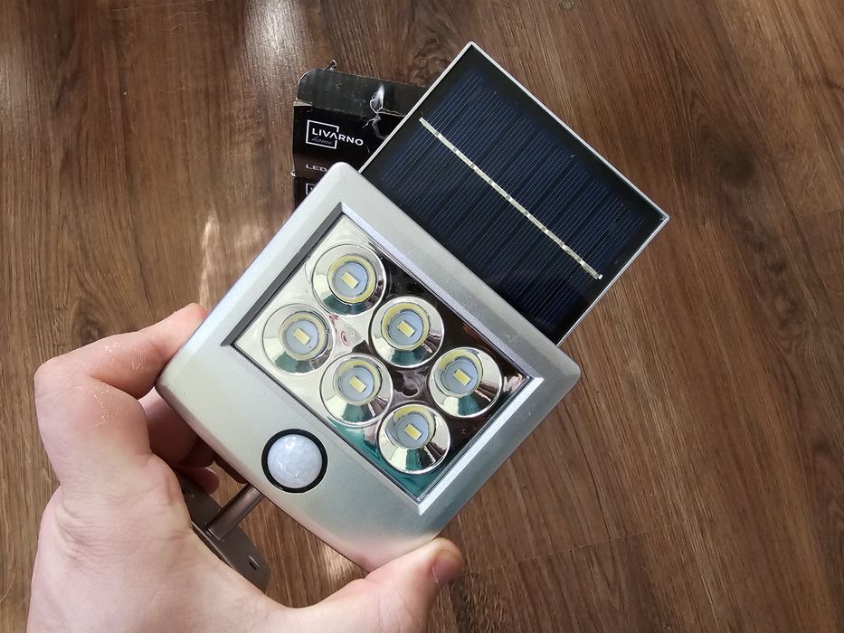 Reflektor solarny LED z czujnikiem ruchu