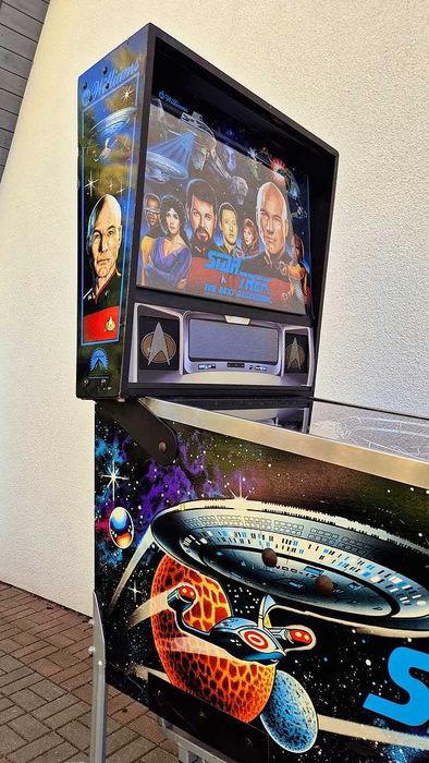 flipper ,pinball Star Trek the Next Generation i Street Fighter II