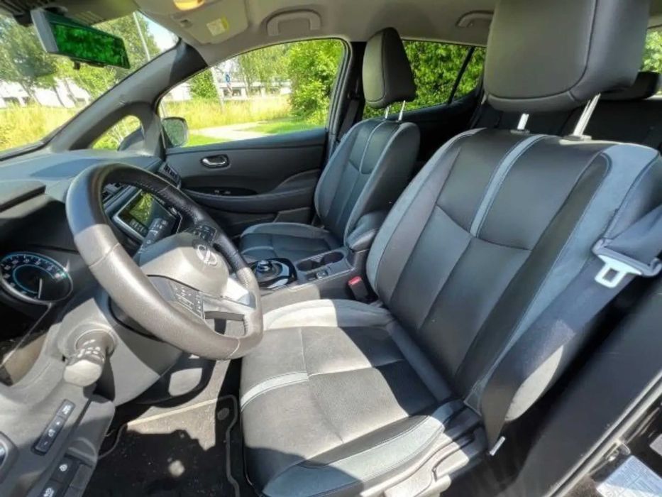 Nissan Leaf      2022