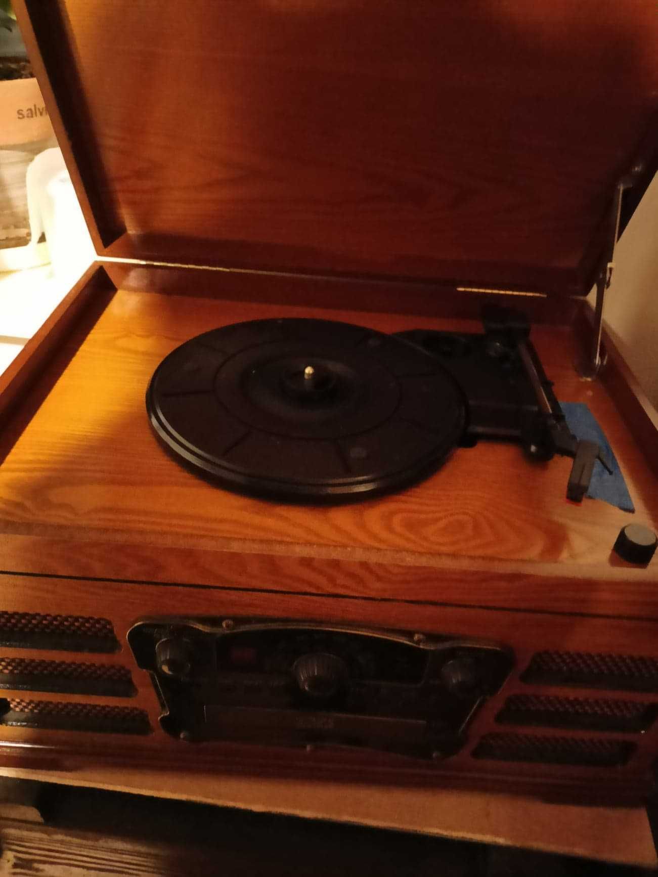 Radio gramofon wejście usb w stylu vintage.