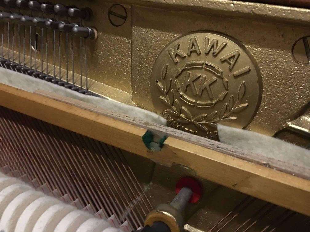 Piano vertical Kawai