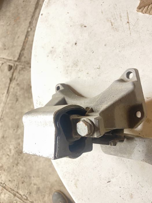 Подушка опора кронштейн акпп w211