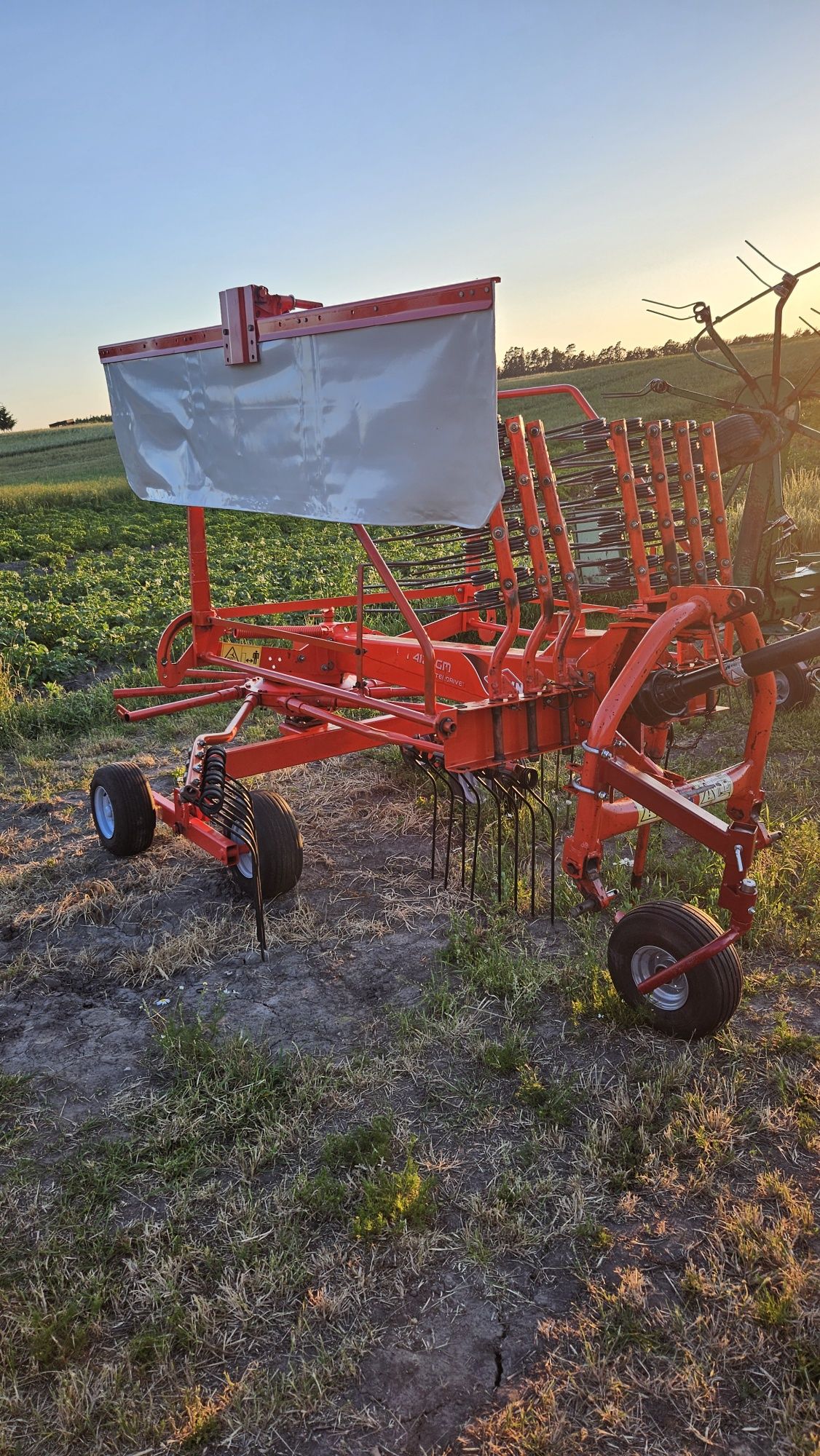 Zgrabiarka Kuhn Ga 4121 GM rezerwacja