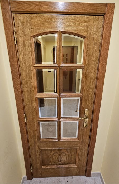 1 Porta de madeira carvalho e vidro de interior (75x200)