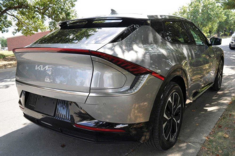 Kia EV6 Wind      2022