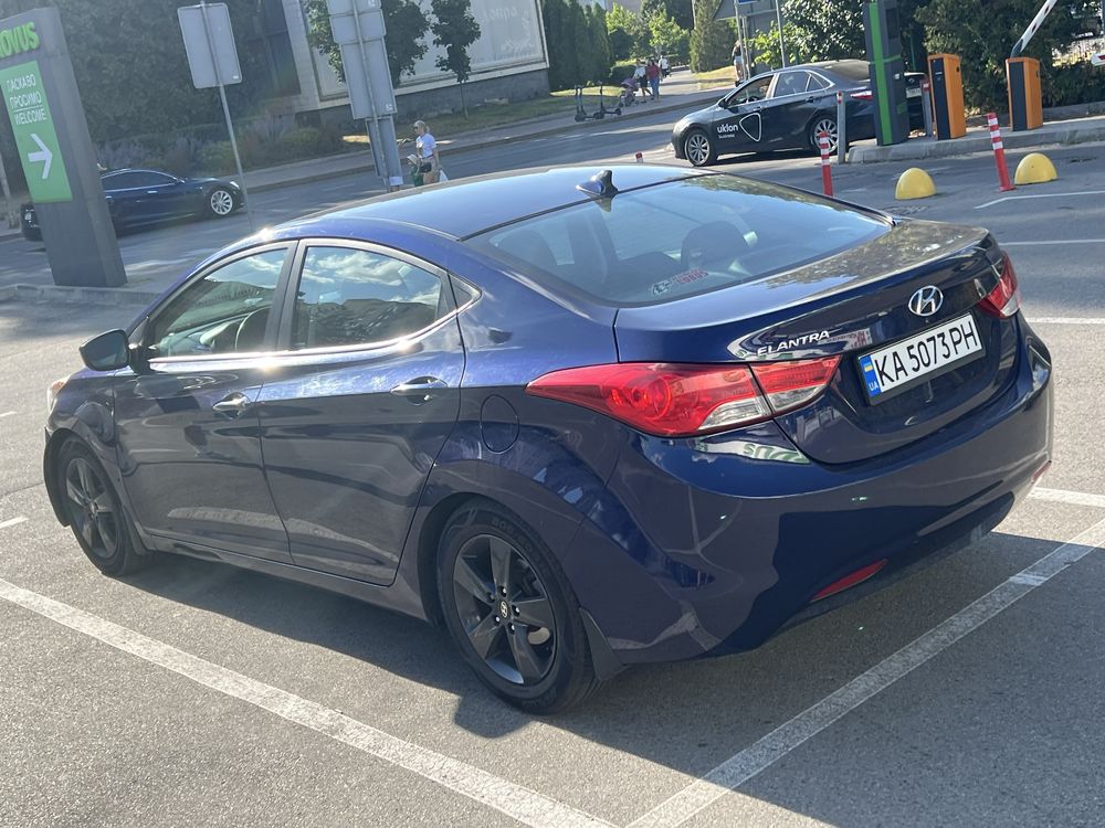 Оренда, таксі Hyundai Elantra