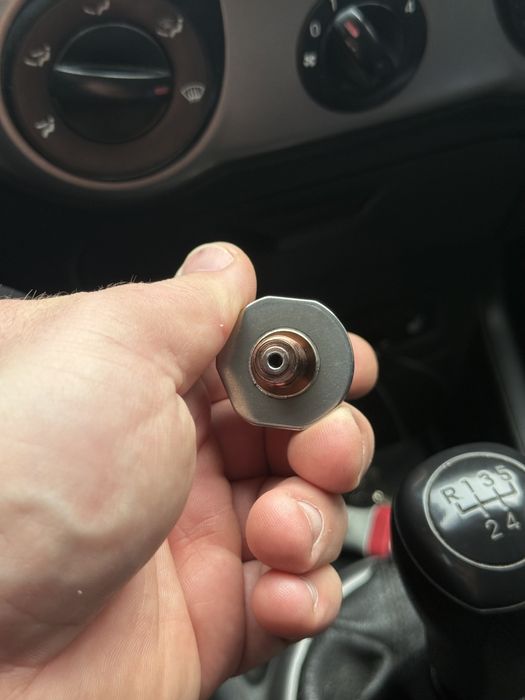 Датчик давления топлива в Common Rail рейке Peugeot Partner renault