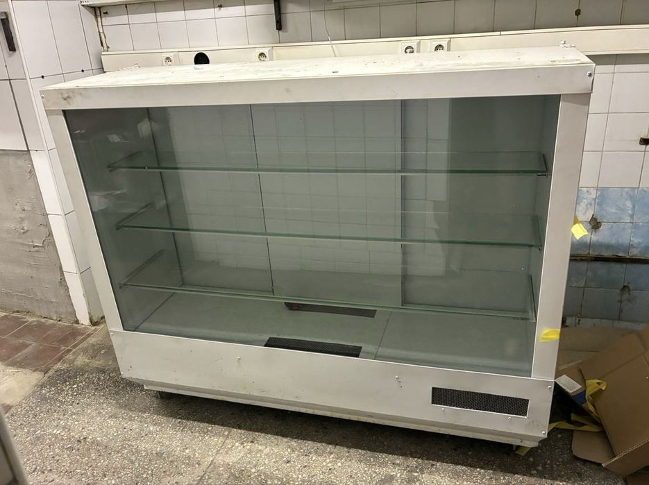 Десертна (кондитерська) вітрина