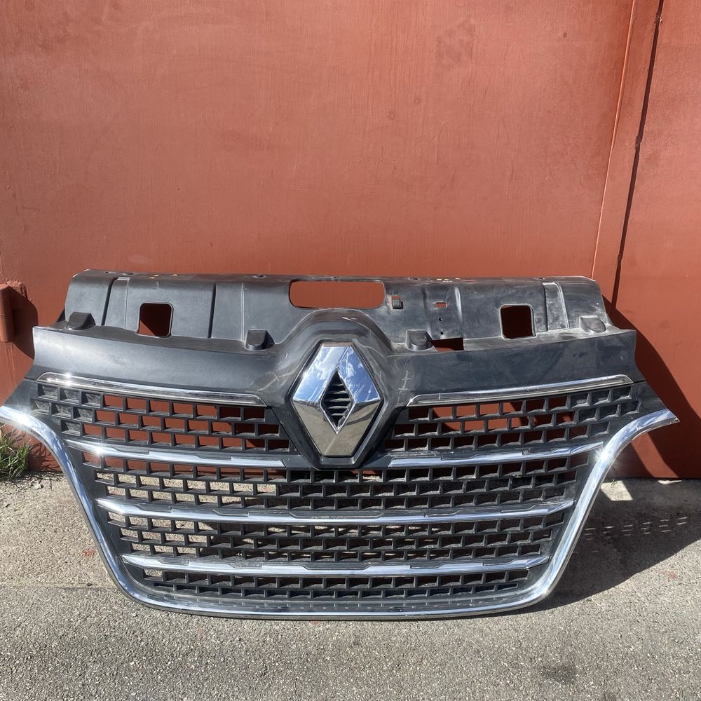 Решітка Renault В ідеальному стані