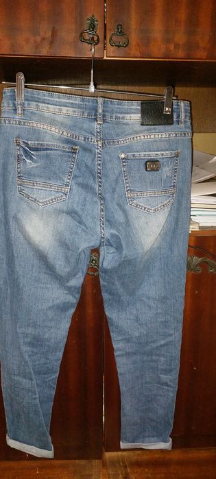 Жіночі джинси розмір 27 , довжина 97 см ,талія 40 см , б/у в хорошому