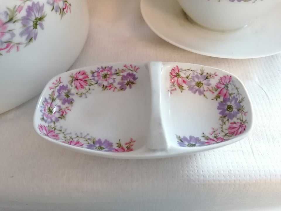 Zestaw obiadowy sygnowany Chodzież. Waza, sosjerka, kabaret. Porcelana