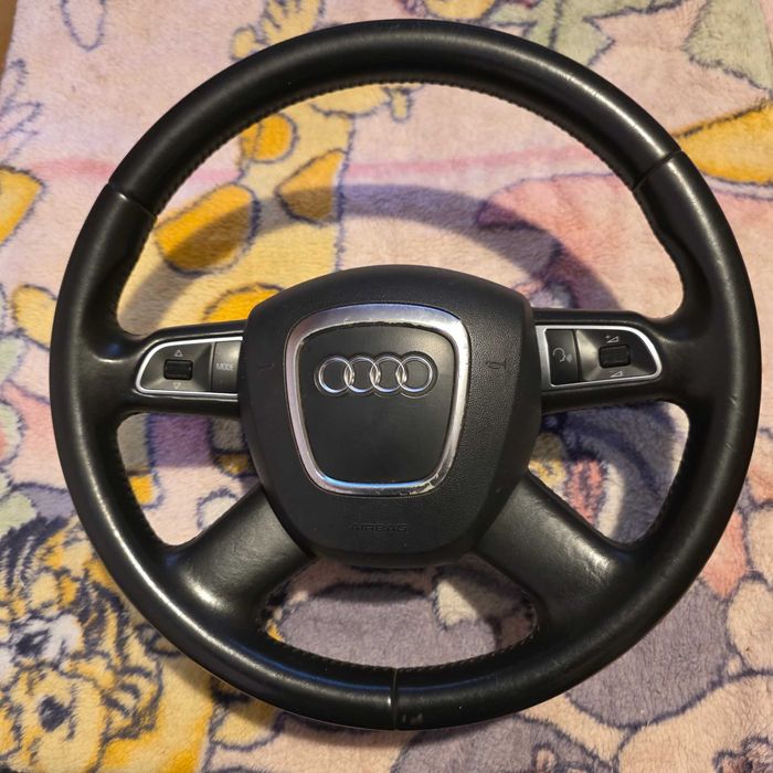 Kierownica kompletna do Audi Q5 2010 rok wersja 8R dobry stan.