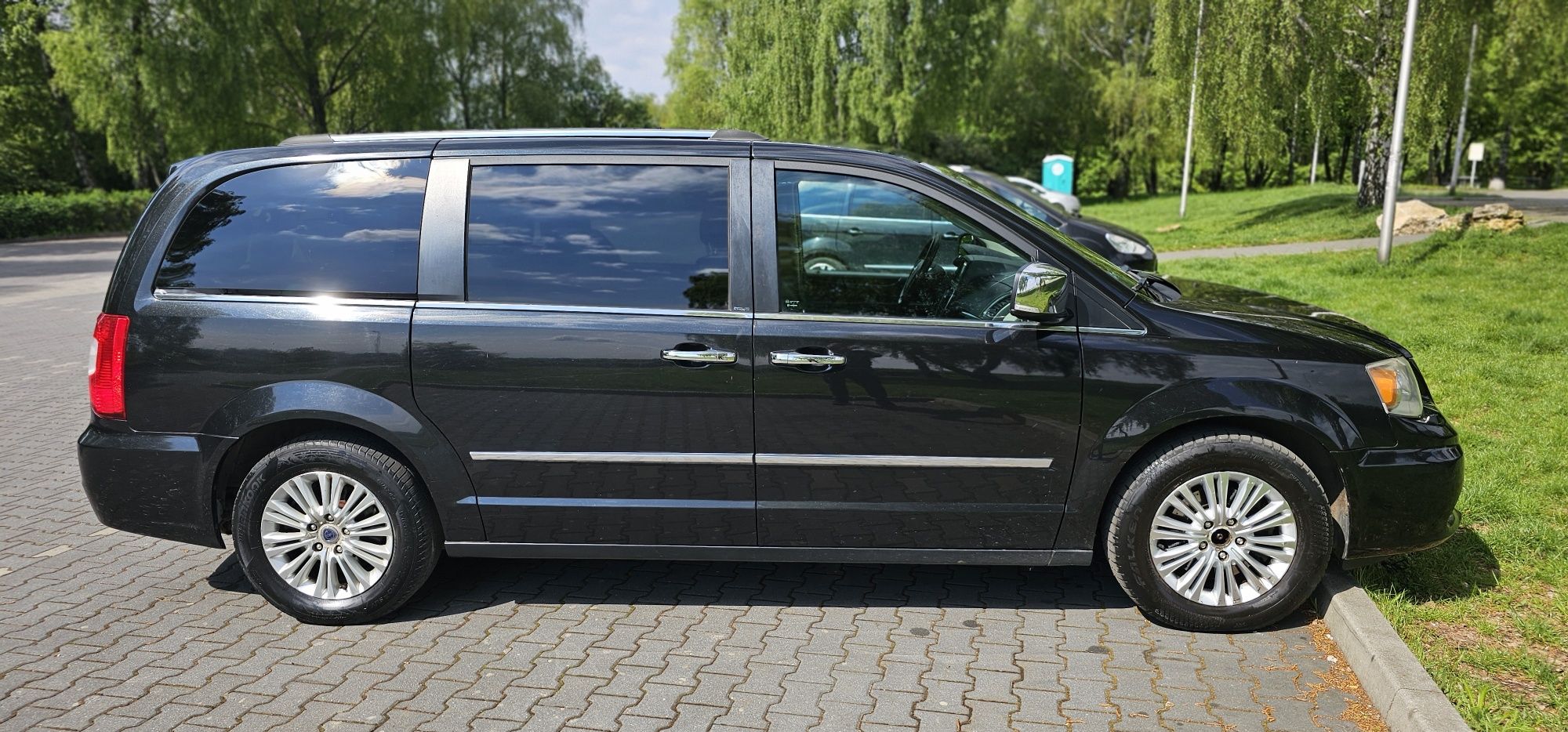 Lancia Voyager - uszkodzony lewy przód. ZAREZERWOWANE.