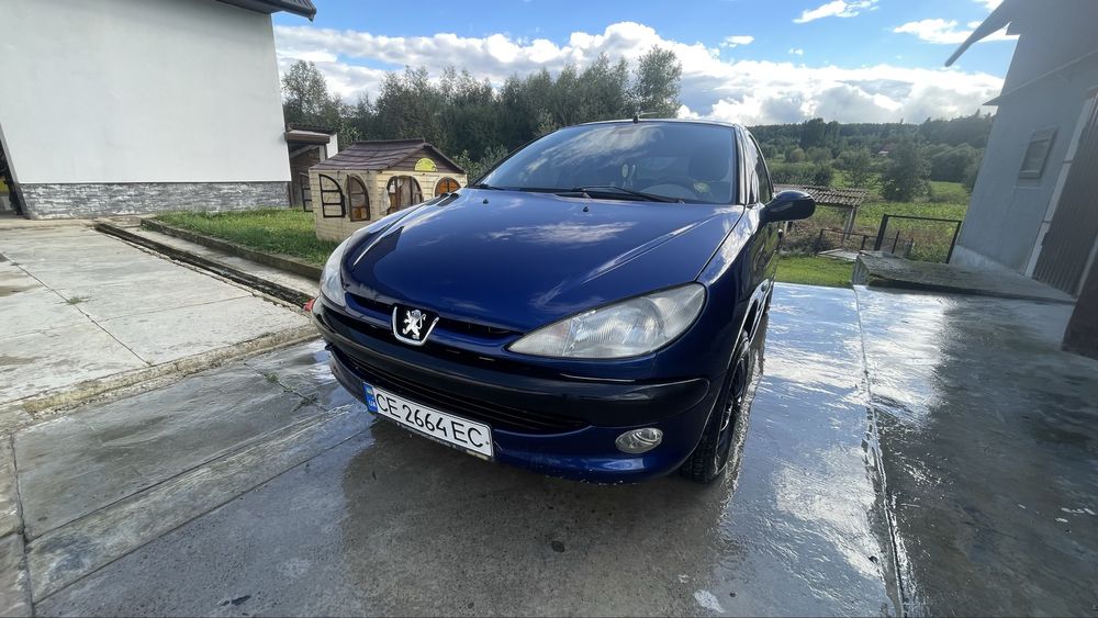 Peugeot 206 2002р 1.4 бензин