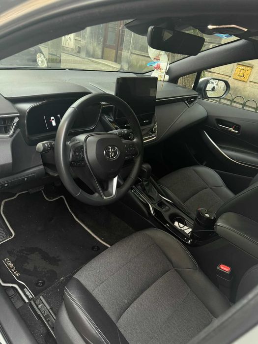 Toyota Corolla 1.8 Hybrid 140KM LIFT JAK NOWA!