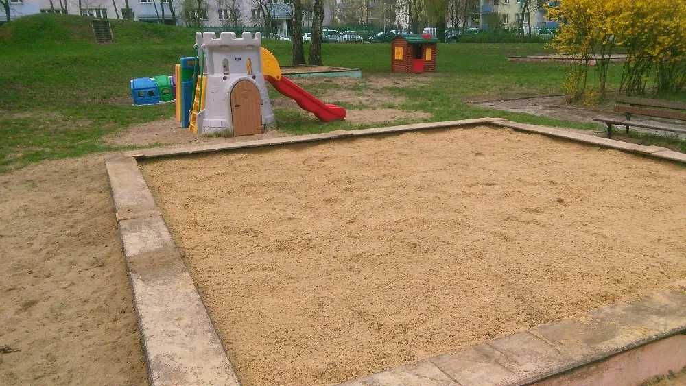 piasek do piaskownicy z atestem, wymiana piasku, piasek siany/kwarcowy