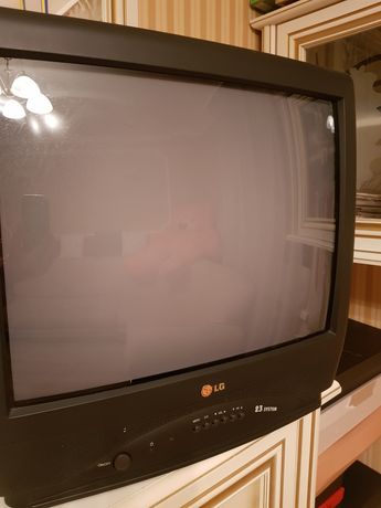 Телевизор  LG  в рабочем состоянии