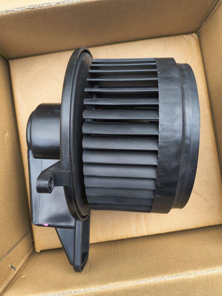 Wentylator dmuchawa Dodge Grand Caraban  Vivager Charger Challenger