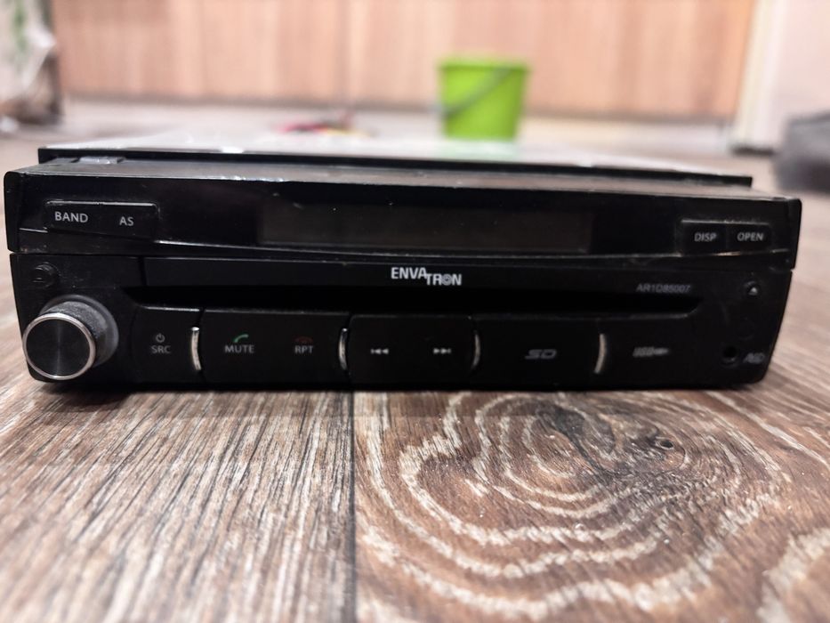 Автомагнітола з сенсорним витяжним екраном