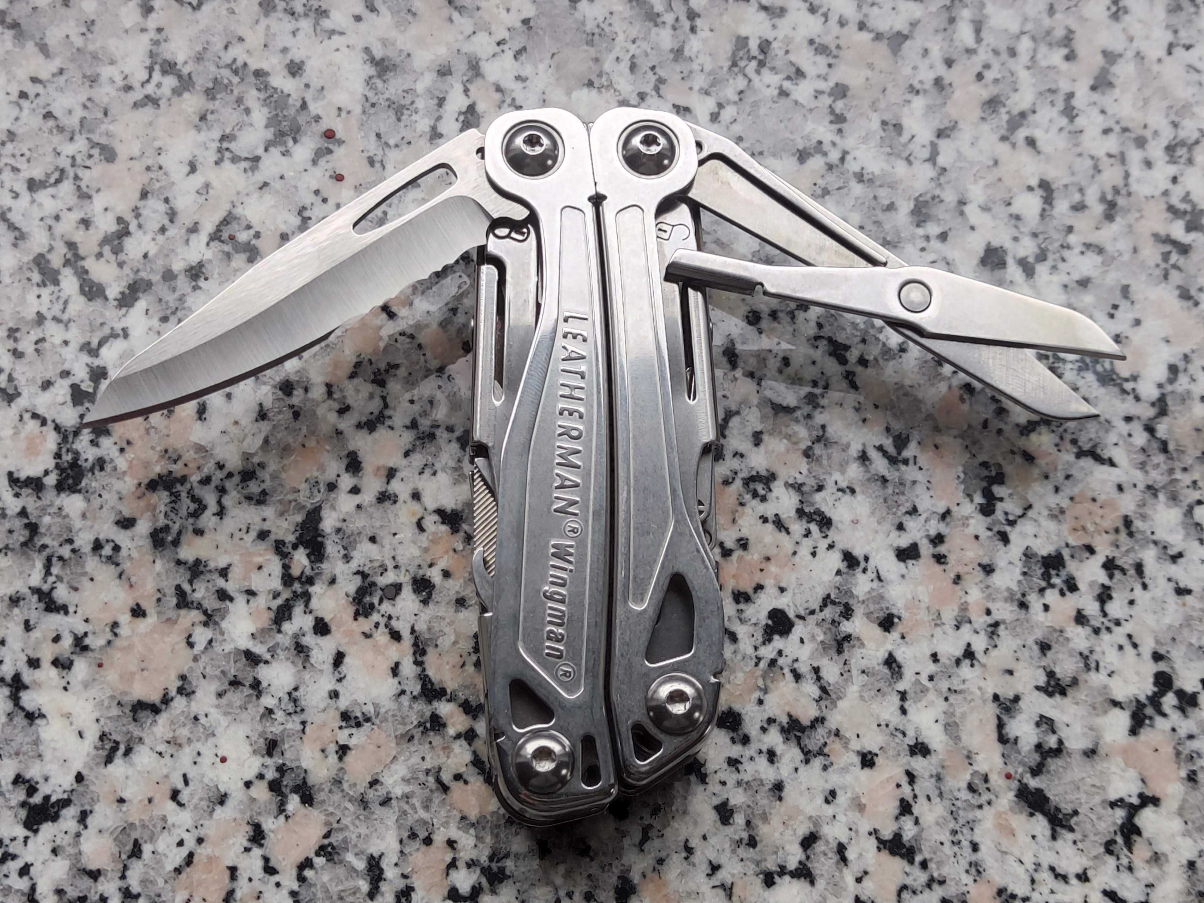 Multitool Leatherman Wingman z Etui