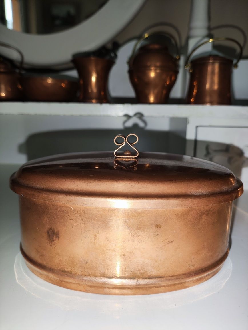 Miedziany z przykrywką pojemnik pudełeczko na biżuterię,skarby. Miedź