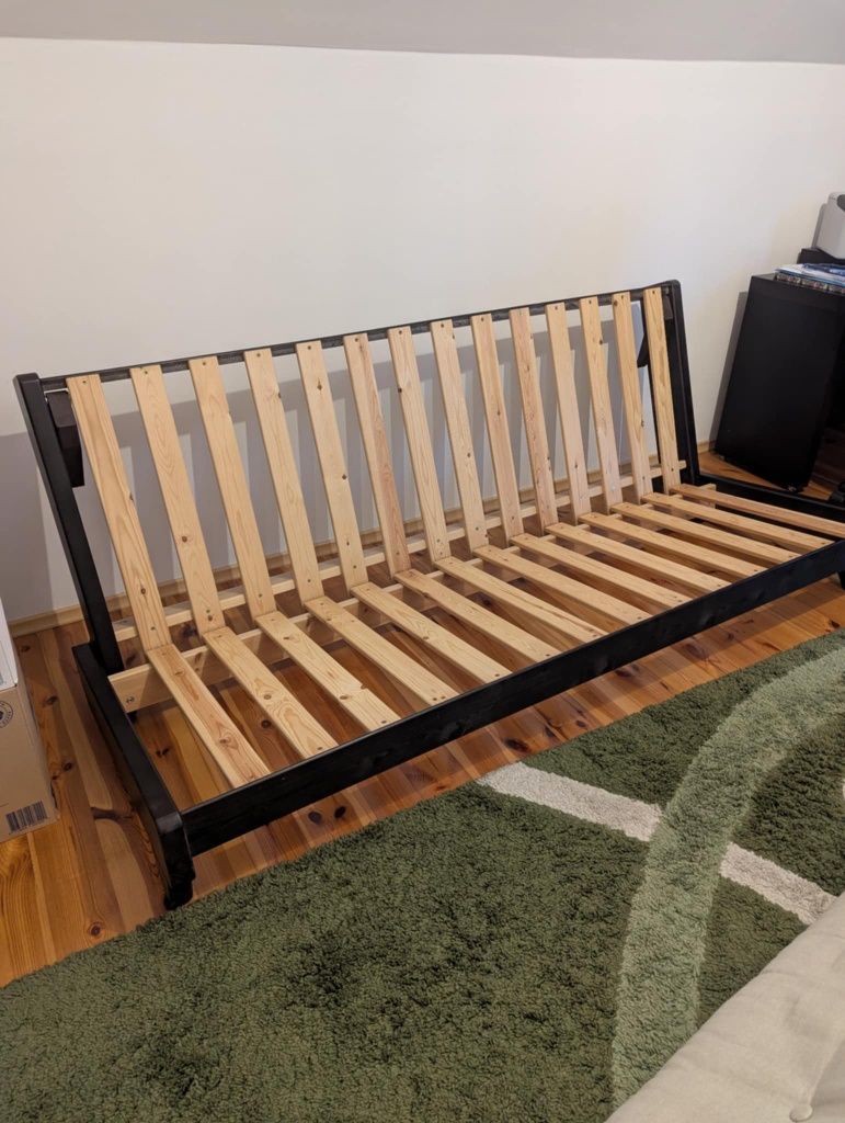 Łóżko rozkładane - Futon na stelażu rozkladanym