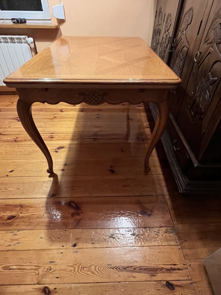 drewniany stoł kuchenny
