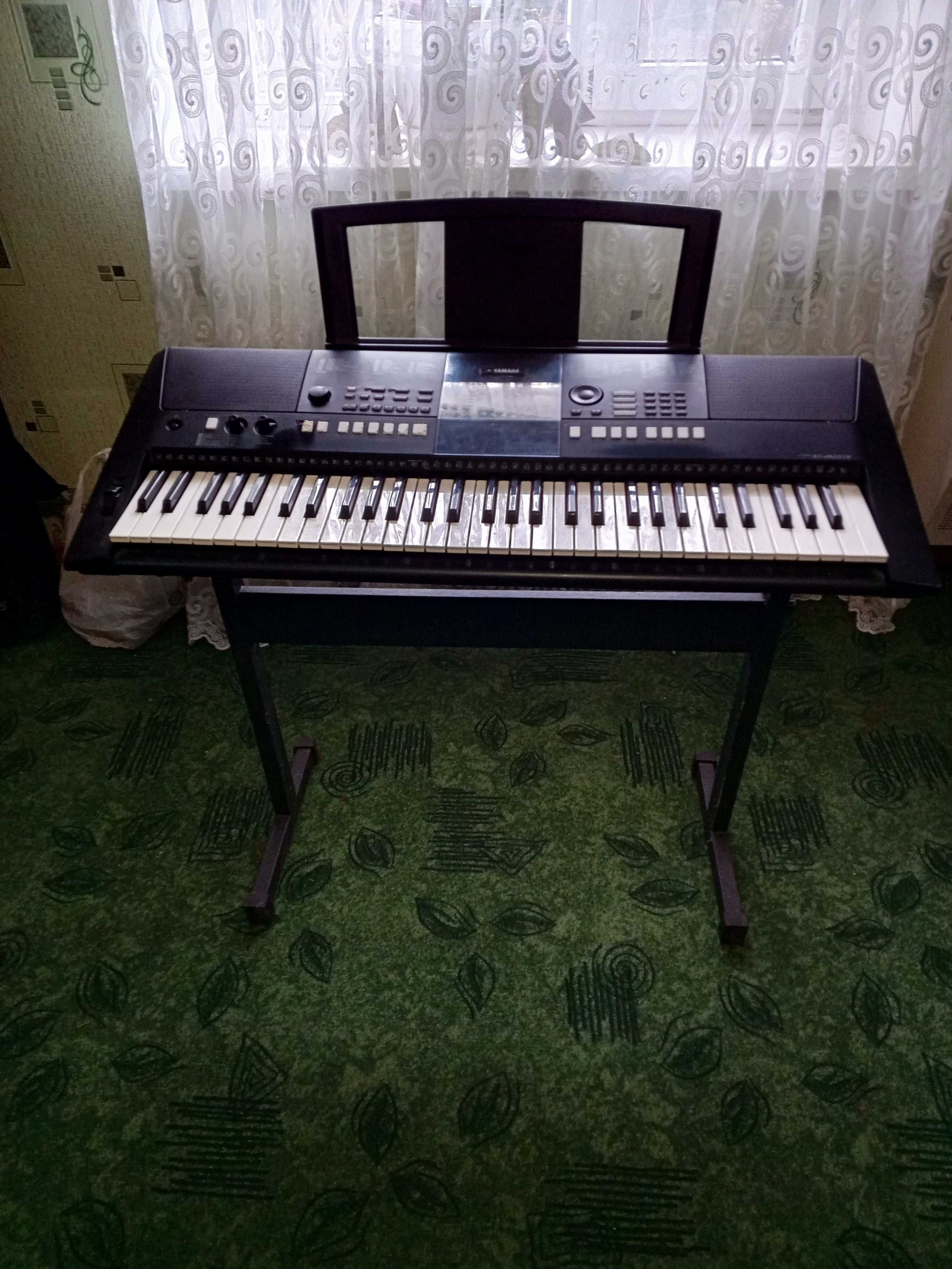 Продам или Обменяю Синтезатор Yamaha PSR-E423  цена   10 000 гр.