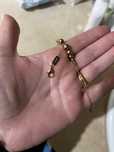 Pulseira dourada ONE