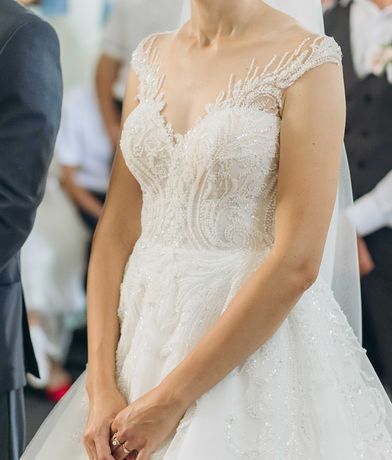 Весільна сукня А - силует
