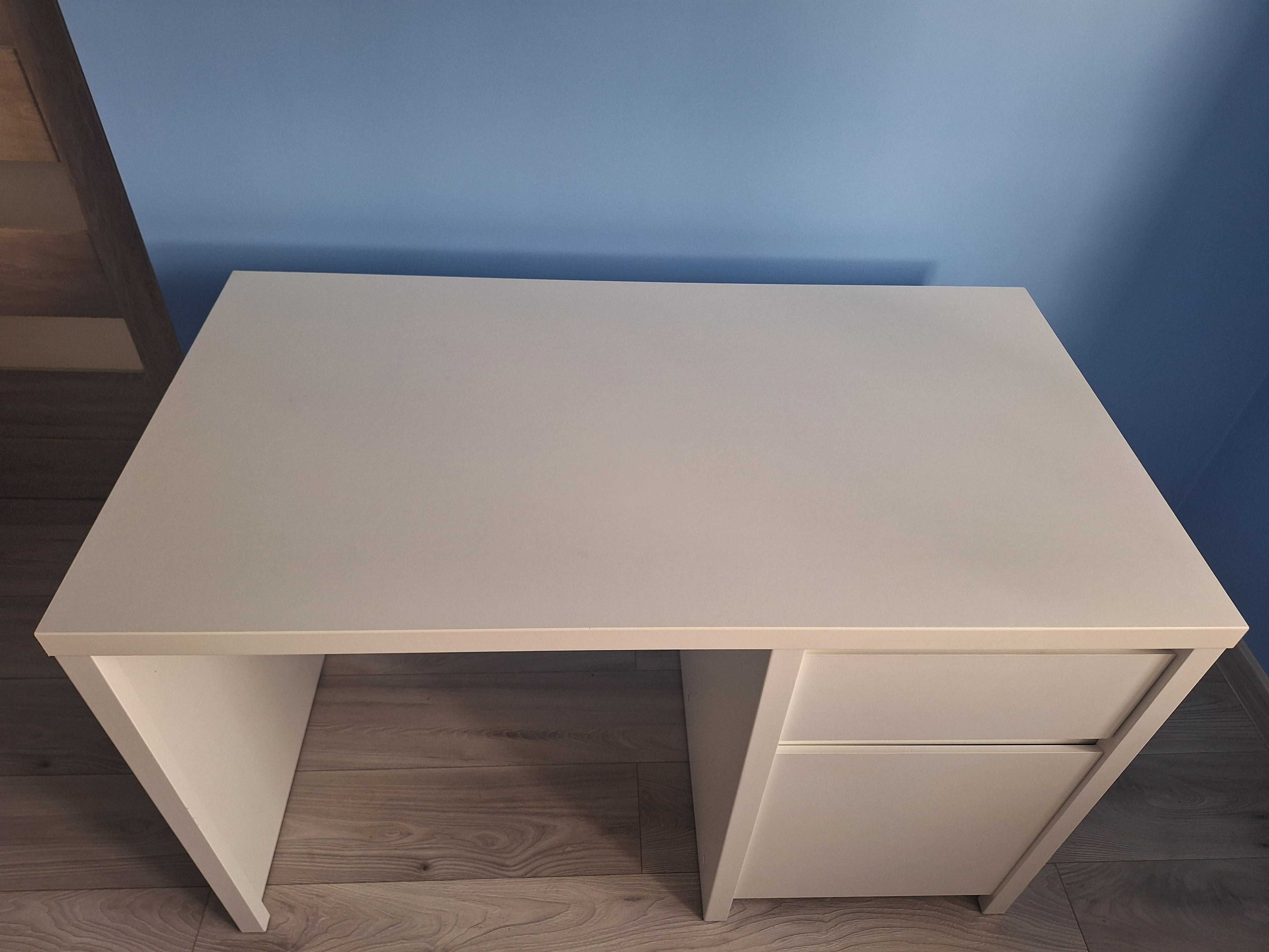 Białe biurko duże