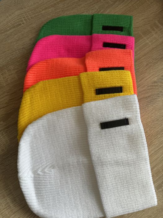 Шапки розпродаж чоловічі і жіночі