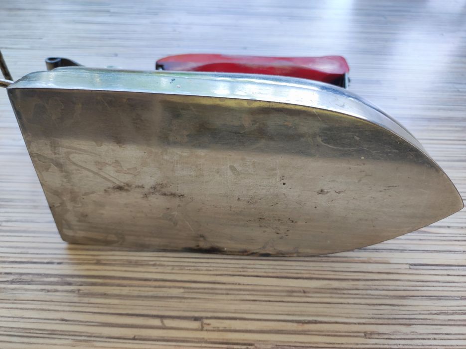 Żelazko z PRL czerwona rączka