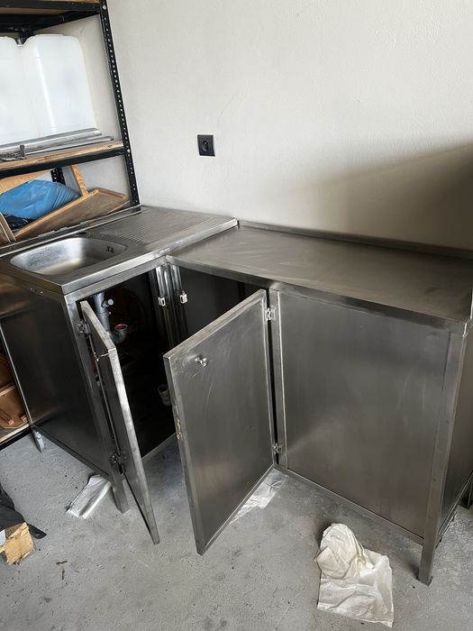 Stół ze stali nierdzewnej