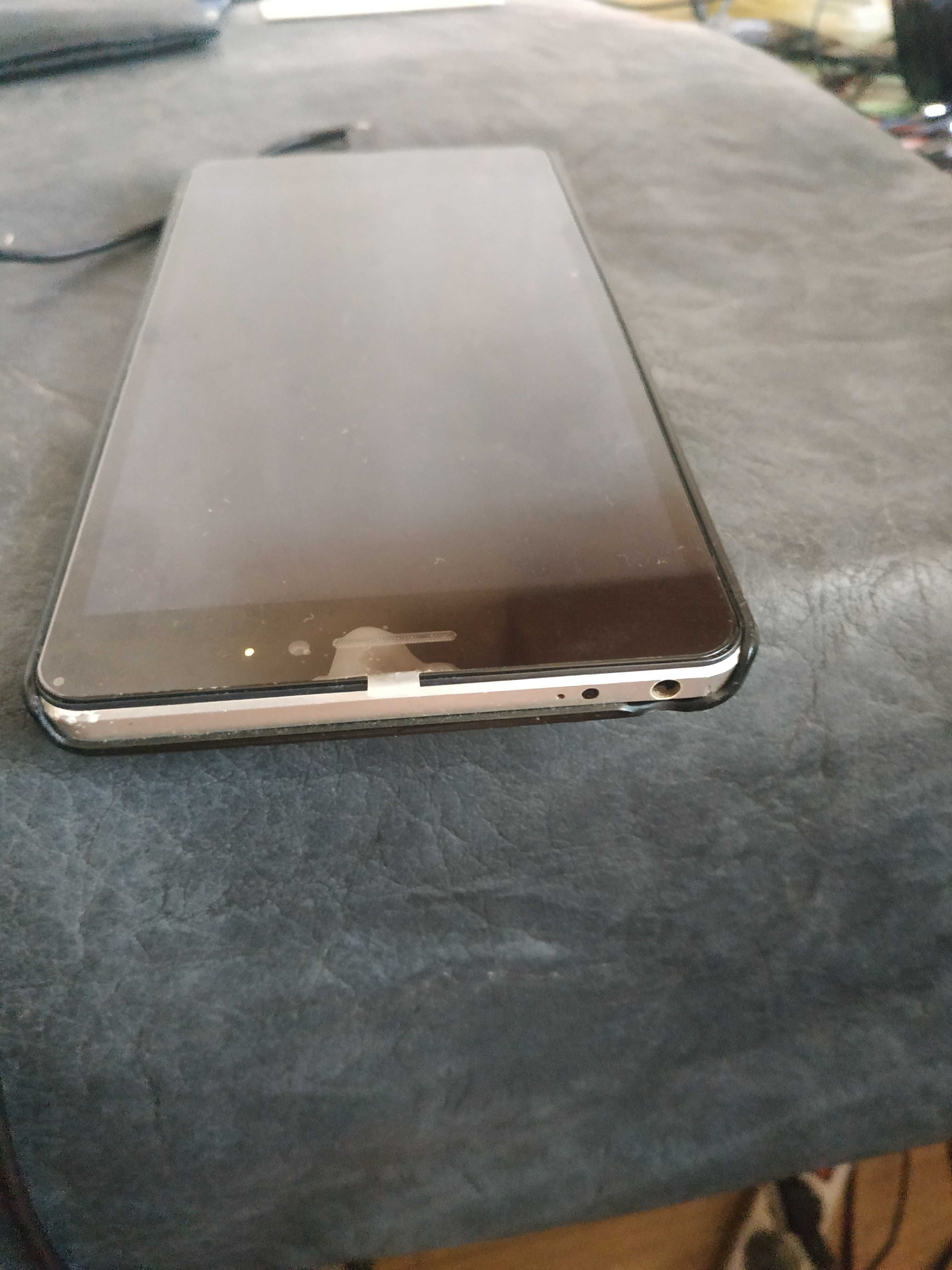 Продам Xiaomi mi max 3/32. Идеальное состояние.