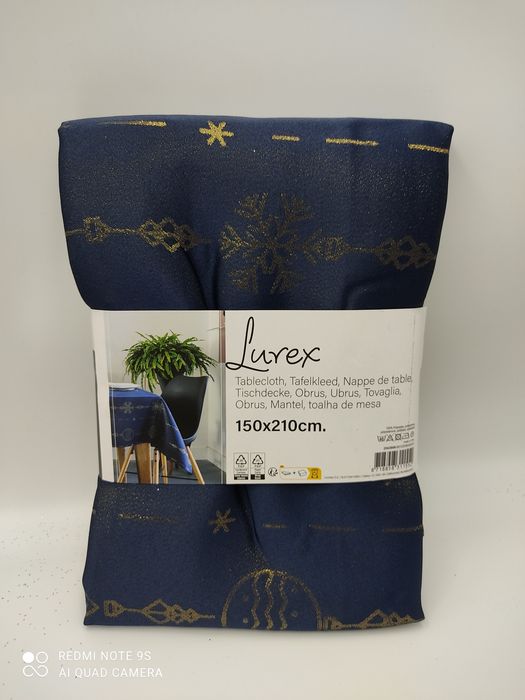 Granatowy obrus w złote bombki i Śnieżynki