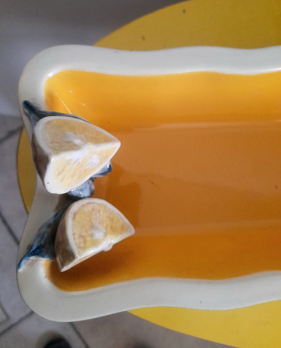 Recipiente rectangular em cerâmica vintage  com aplicações