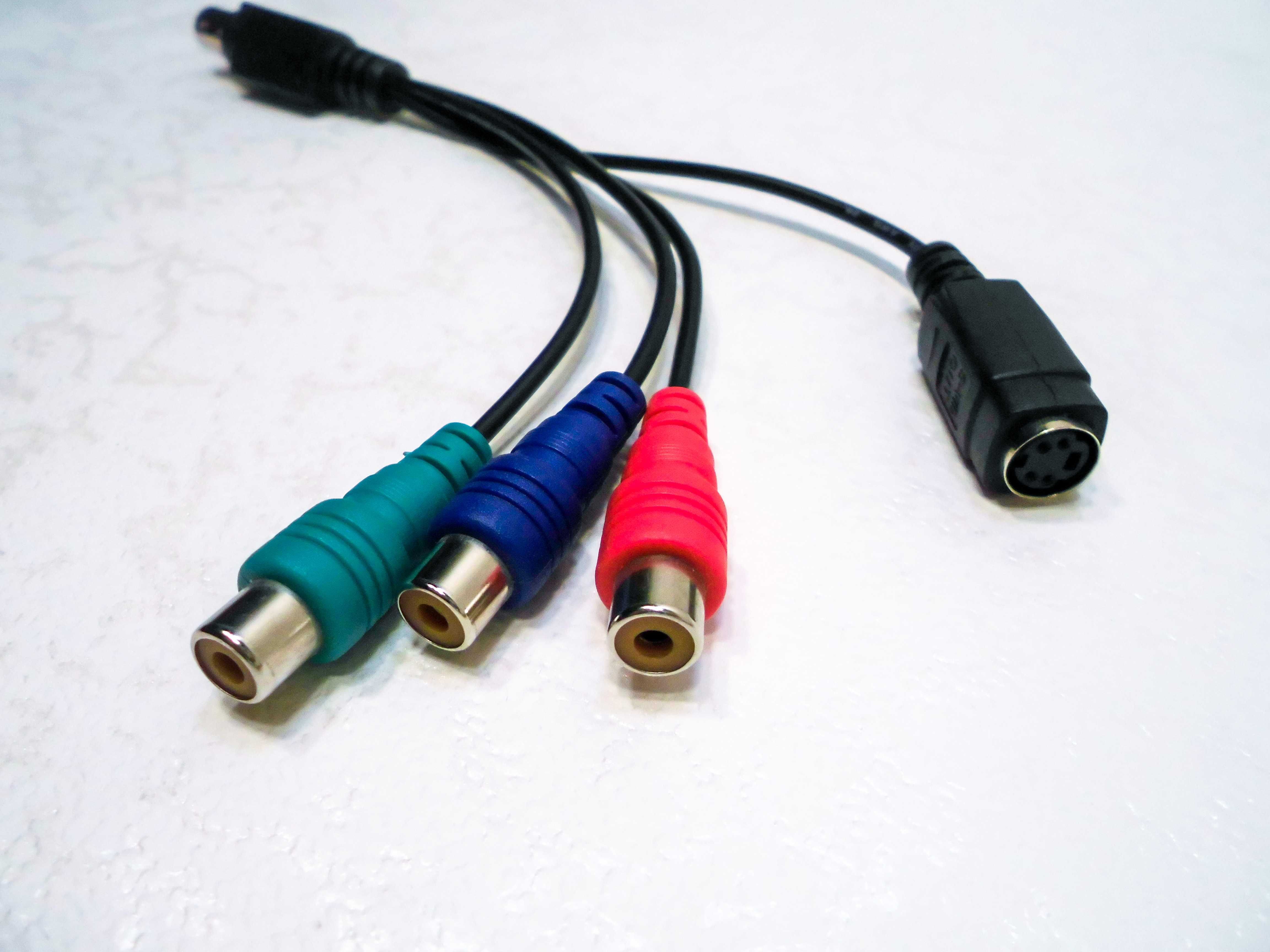 Переходник штекер 9 pin S-video - 3 гнезда RCA гнездо 4 pin S-video