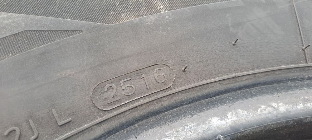 Opony Zimowe Laufenn 215/70/16