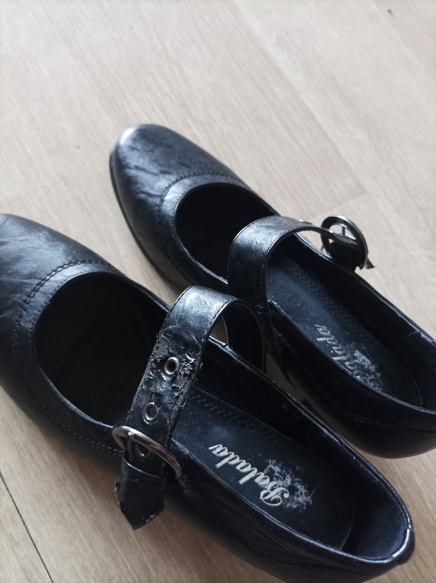 Buty na obcasie roz.39