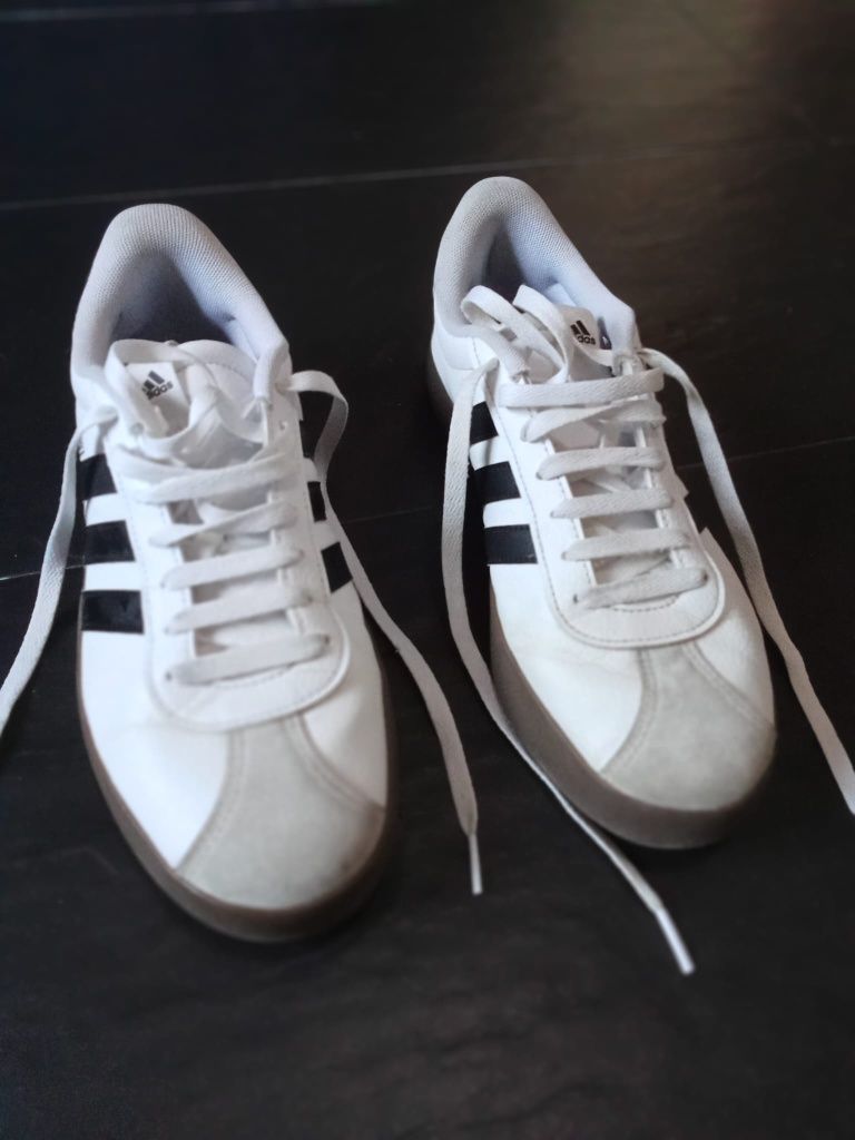 Tênis adidas originais