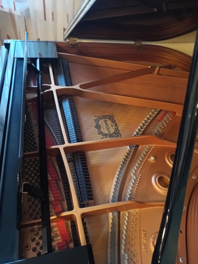 Fortepian Yamaha A1