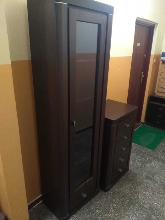 Sprzedam witrynkę meblową i komodę