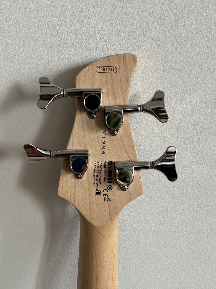 Gitara basowa Yamaha TRBX204 Srebrna