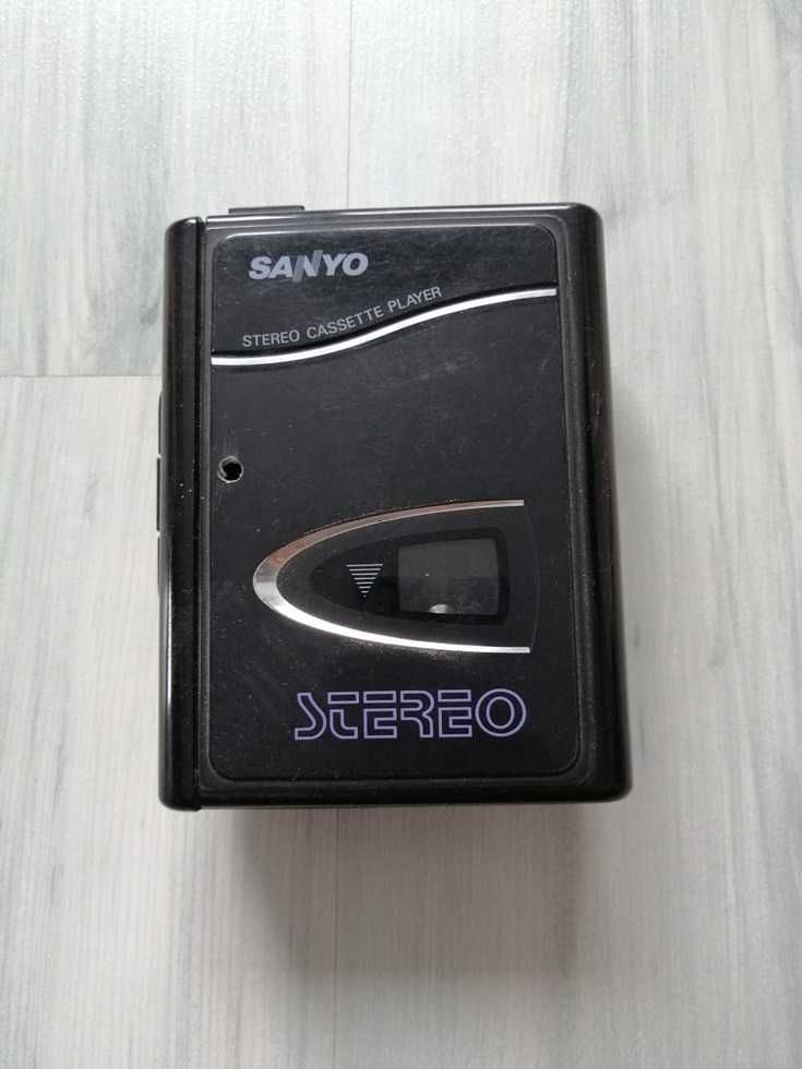 Walkman odtwarzacz kaset Sanyo MGP19. Lata 90te. Vintage, oldschool.
